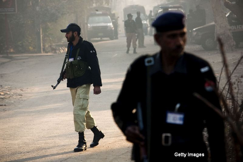 Atac armat la o universitate din Pakistan: cel putin 30 de morti si 60 de raniti. Armata i-a ucis pe teroristi
