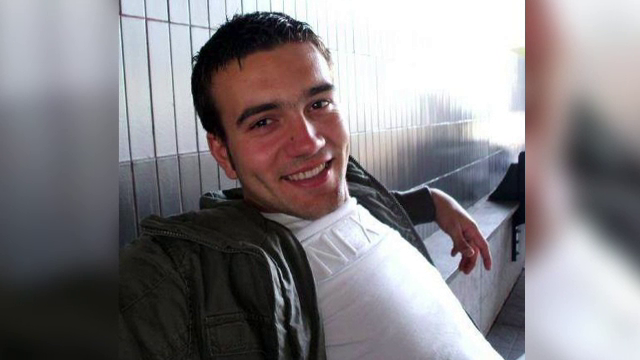 Un tanar de 26 de ani, in stare grava, dupa ce a intrat cu masina intr-un cap de pod. Prietenii cred ca a vrut sa se sinucida