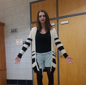 A fost data afara de la examen pe motiv ca le "distragea atentia baietilor". Cum era imbracata aceasta adolescenta