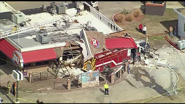 Accident de proportii in Texas. Ce s-a intamplat dupa ce soferul unei masini de pompieri a pierdut controlul volanului