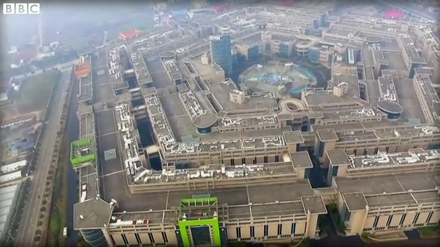 "Pentagonul Chinei": cladirea de 500.000 de metri patrati complet pustie. Costurile pentru ridicarea ei au fost uriase