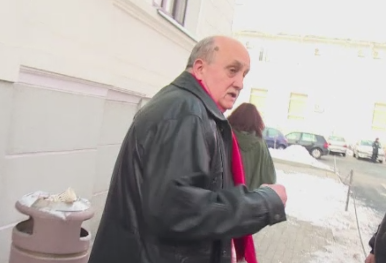 Medicul din Ramnicu Valcea, care si-a atacat un coleg in sala de operatie, ramane in arest la domiciliu