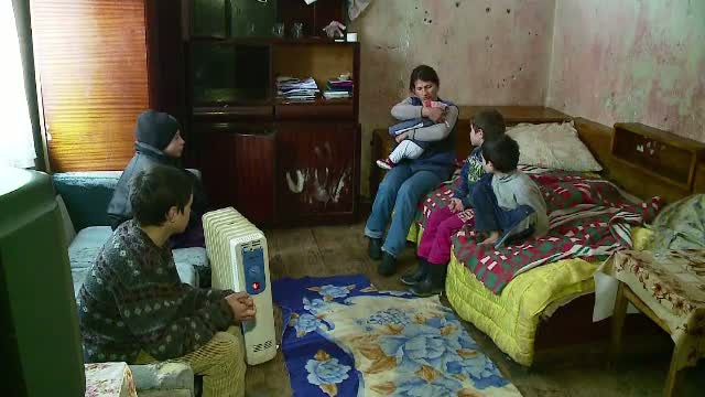 Situatie dramatica pentru 5 copii din judetul Cluj. Cum au ajuns sa traiasca intr-o scoala dezafectata si din ajutor social