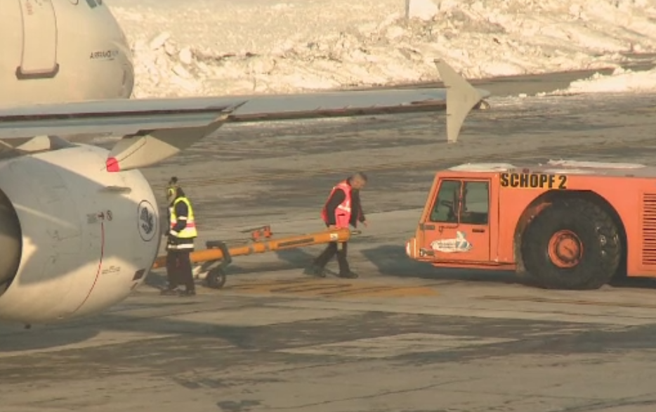 Greva anuntata vineri pe aeroportul Otopeni a fost amanata. Decizia luata de instantele din Romania