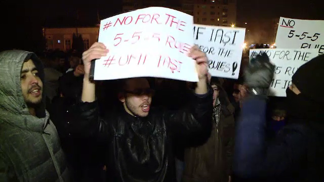 Studentii de la Medicina din Iasi au protestat pentru "Sfantu' 5". O decizie a universitatii le-a dat calculele peste cap