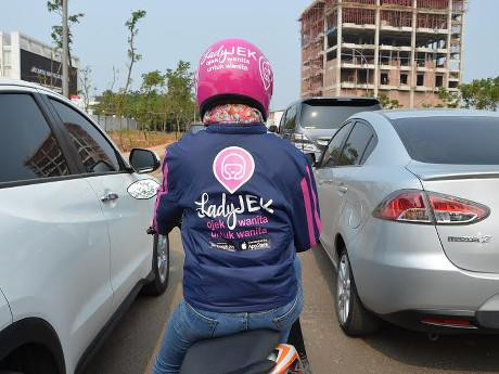 Orasul care a lansat taxiuri doar pentru femei. Ce pateau localnicele in mijloacele de transport in comun