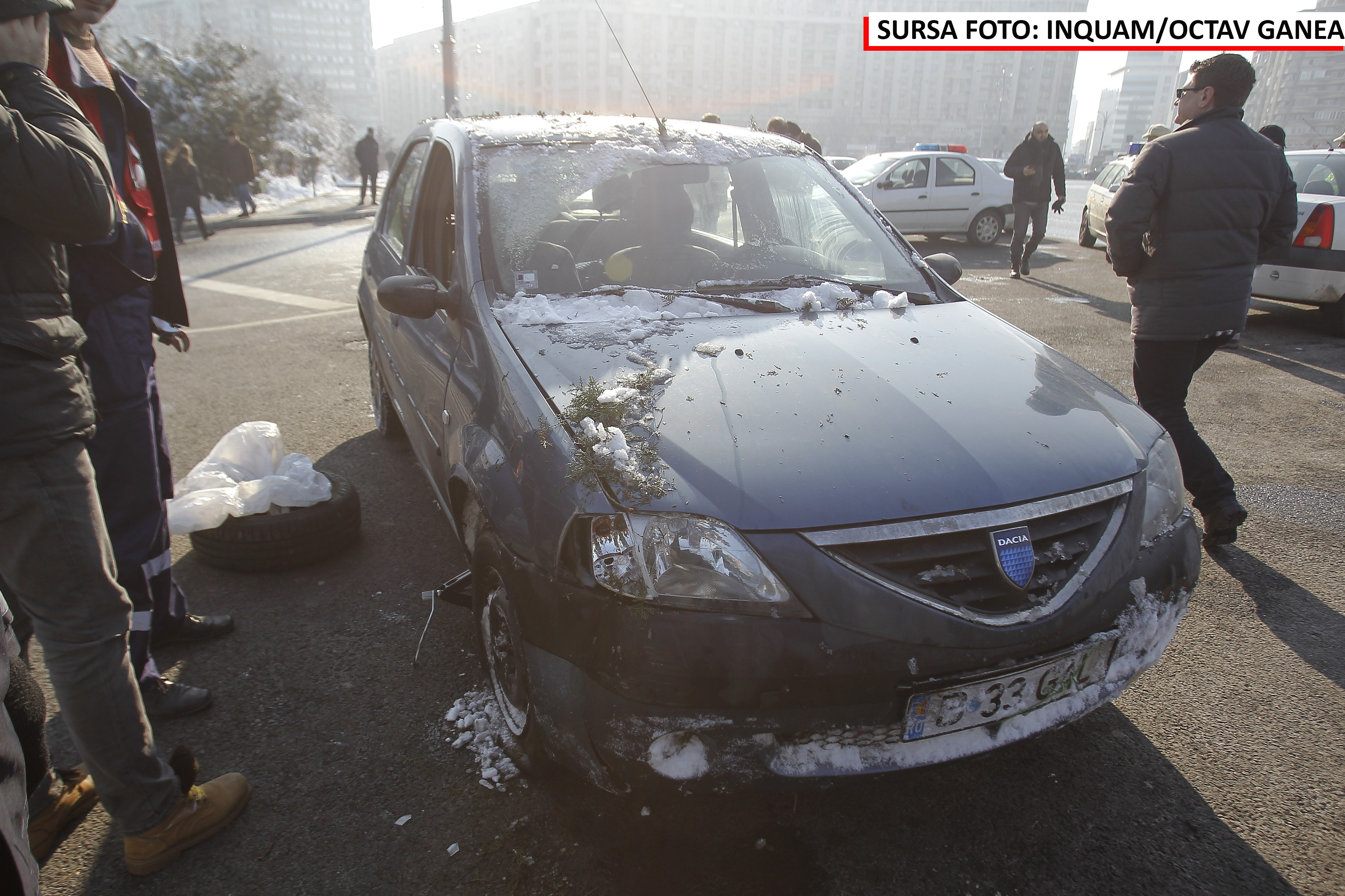 Mesajul pe care a vrut sa-l trimita tanarul care a intrat cu masina in gardul Guvernului. Fortele de ordine, in alerta