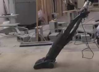 Google a inventat "menajera electronica", robotul bun la toate, care da cu aspiratorul si sterge praful. Cum arata Atlas