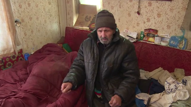Un tanar cu cagula pe fata a dat buzna in dormitorul lui. Cosmarul prin care a trecut un pensionar din Dambovita