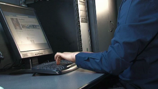 Parinti din Botosani obligati sa plateasca despagubiri dupa ce fiul lor a injurat o profesoara pe Facebook