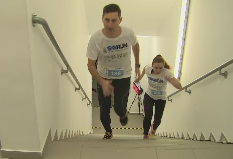 Maraton pe 680 de trepte, in cea mai inalta cladire din Romania. Peste 800 de oameni au alergat in scopuri caritabile