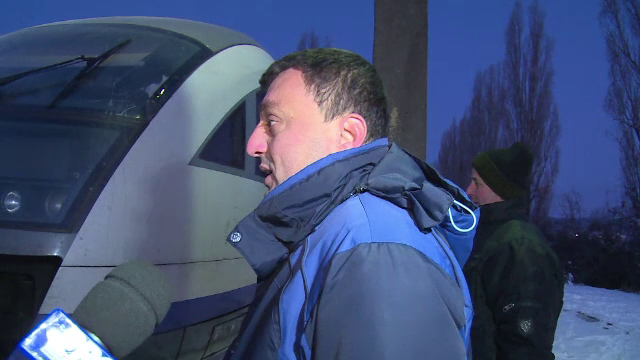 Pasagerii au sarit sa stinga incendiul izbucnit intr-un tren in drum spre Targoviste. Ipoteza pompierilor, sositi in ajutor