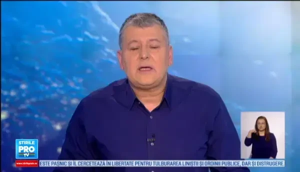 Dan Sova, asteptat de mama la iesirea din arestul Politiei Capitalei. Serios si grabit, senatorul si-a luat televizorul acasa
