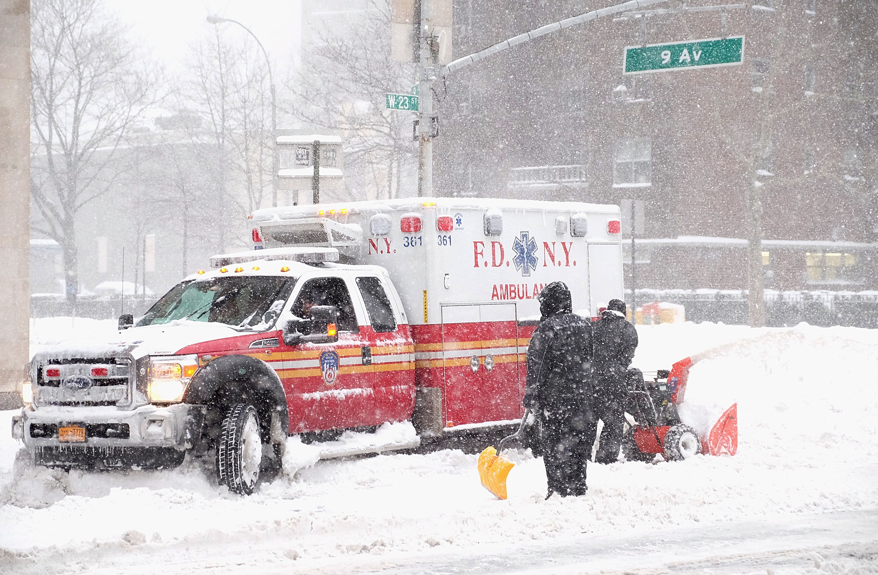 Furtuna de proportii istorice in sud-estul Statelor Unite. 17 oameni au murit, iar in 11 state e STARE DE URGENTA