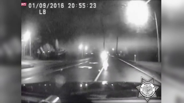 Un copil de doi ani a fost salvat dupa ce a aparut brusc in fata unei masini. Parintii il cautau cu disperare