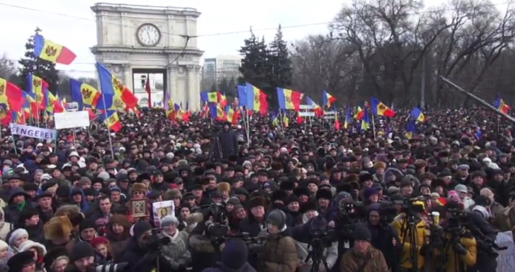 Proteste la Chisinau: 40.000 de oameni au cerut alegeri anticipate, monitorizate de ONU. Ce scrie presa internationala