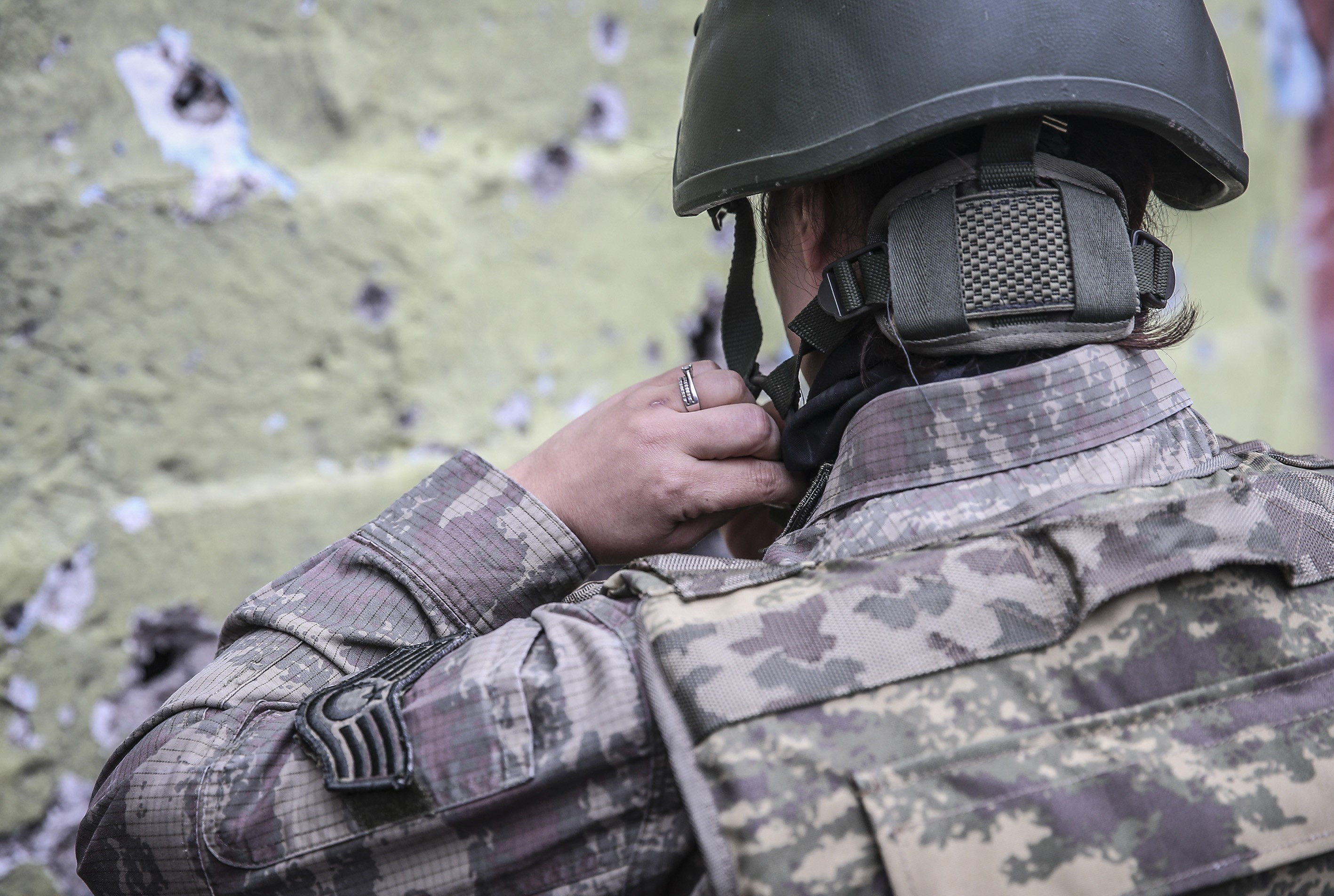 23 de persoane suspectate ca fac parte din Statul Islamic, arestate in Turcia. Grupul era insotit de 21 de copii