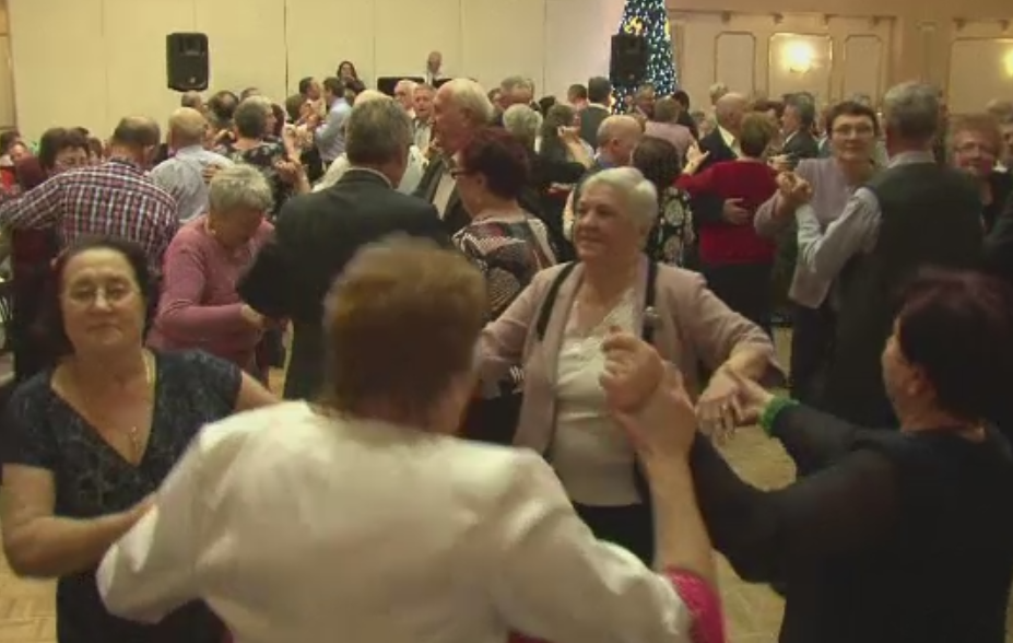 Revelion organizat special pentru pensionarii din Botosani. 1.700 de oameni au petrecut in 5 restaurante