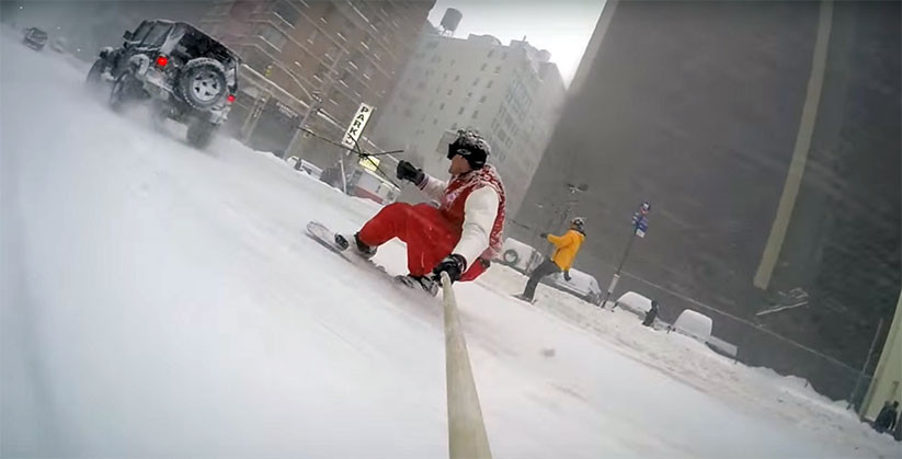 iLikeIT. Snowzilla a invadat Internetul. Un roman, printre vedetele online ale furtunii de zapada