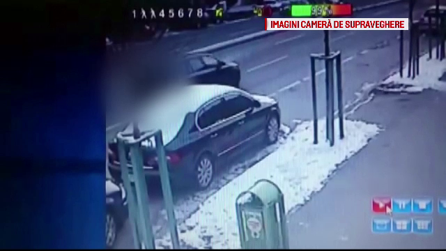 Un sofer neatent a spulberat o femeie de 60 de ani si a aruncat-o cativa metri pe o sosea. Accidentul, surprins de camere