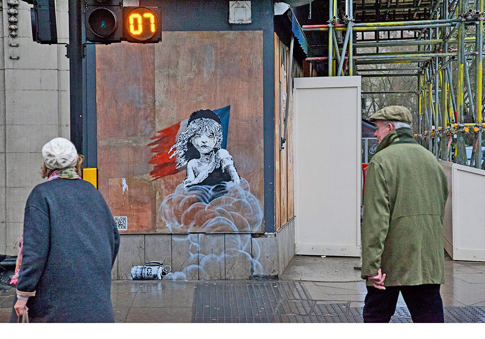 Bansky “loveste” din nou. Mesajul artistului pentru politia franceza, dupa raidurile din "Jungla" Calais
