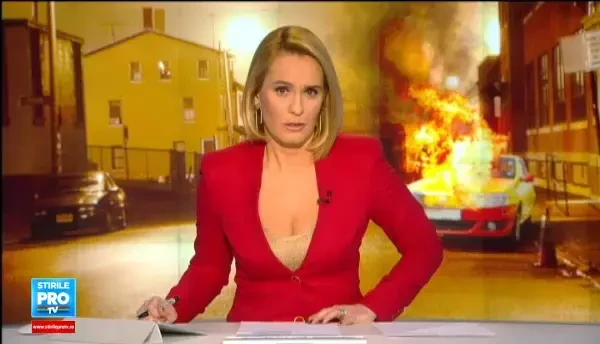 Doua masini au ars in parcare, in sectorul 2 al Capitalei. De ce nu au reusit pompierii sa ajunga la timp la incendiu