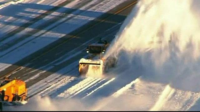 1000 de zboruri anulate intr-o zi, in SUA, dupa ninsoare. Pretul celei mai costisitoare operatiuni de deszapezire din istorie