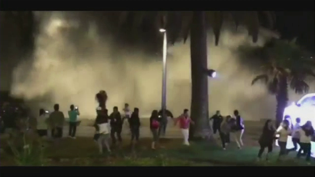 Valuri uriase in Chile din cauza uraganului El Nino. Imaginile impresionante surprinse de oameni la malul marii