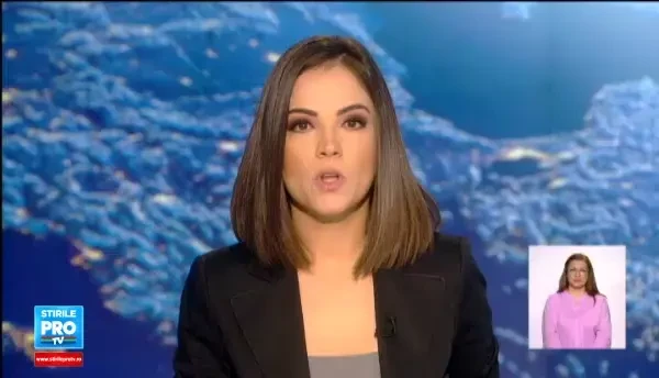 O masina a luat foc din senin in parcarea unui mall din Arad. Reactia martorilor cand au vazut flacarile