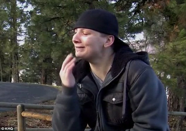 Tatal pe care l-a cautat toata viata era un om al strazii care a intrat in benzinaria unde lucra. Cum l-a descoperit