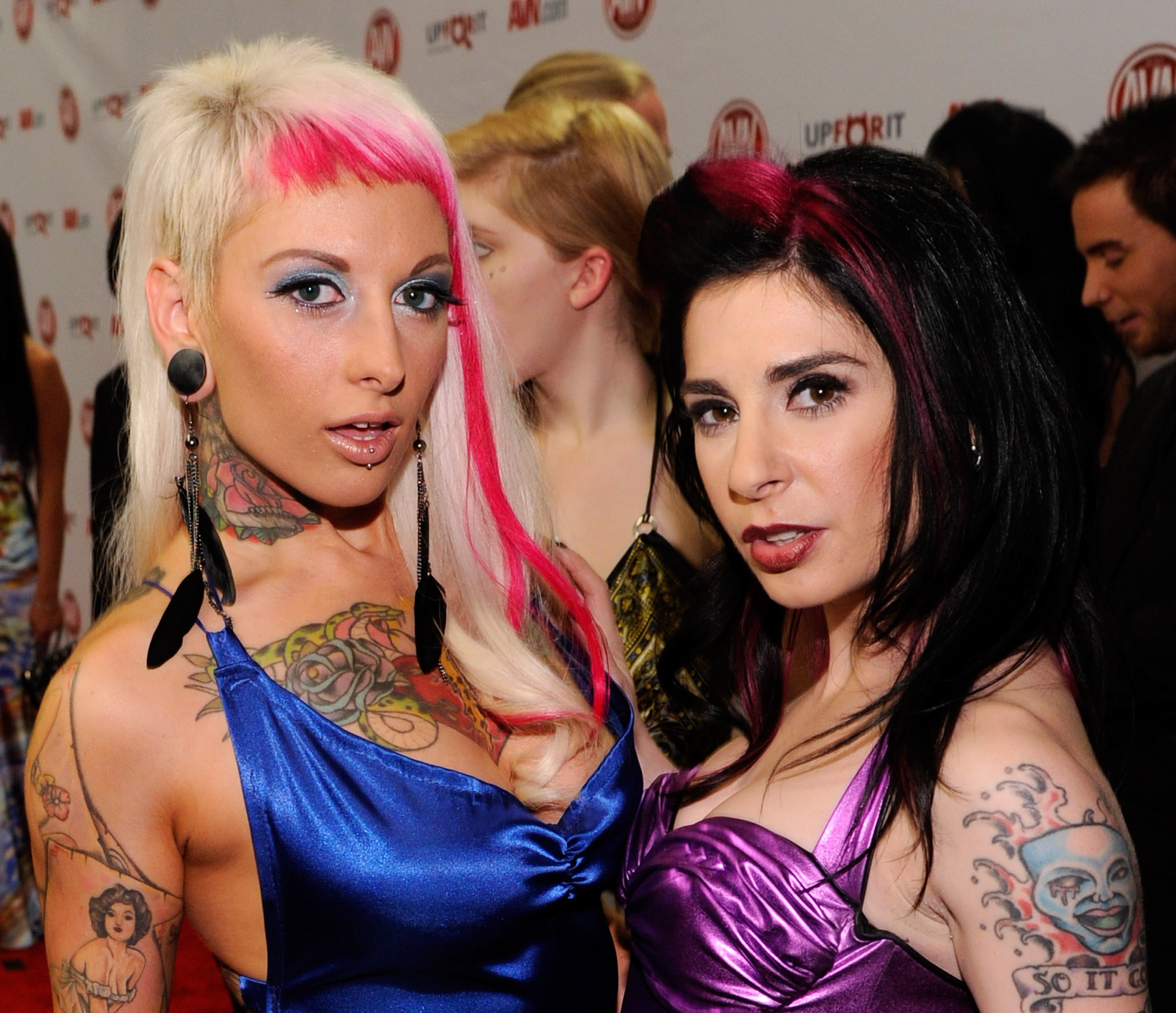 Cati bani castiga de fapt starurile din filmele XXX? Cele mai cunoscute actrite pot castiga si 100 ori 200 de mii de euro pe an