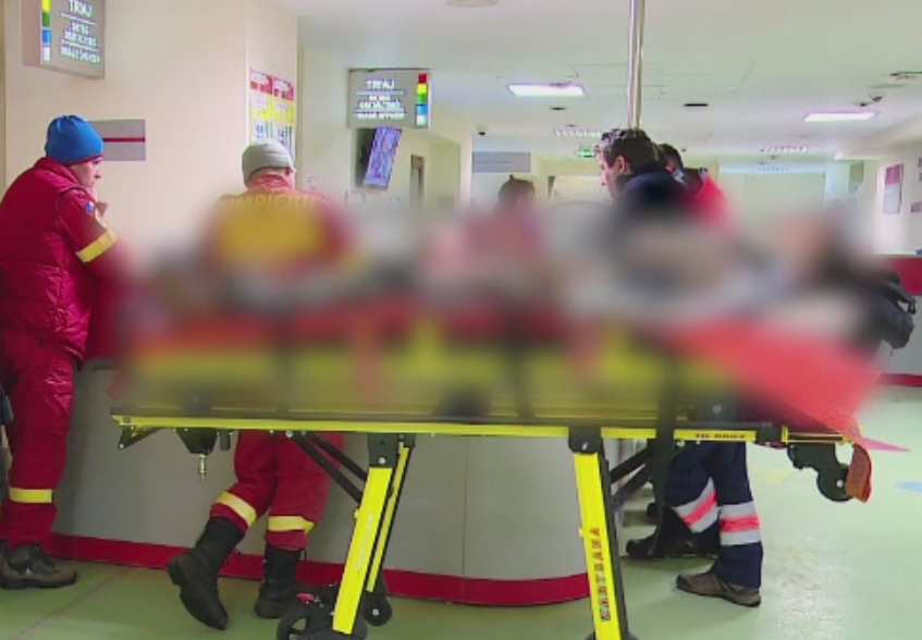 Elevul care a fost lovit cu un scaun in cap de un coleg a fost operat. Agresorul de 17 ani va avea nota scazuta la purtare