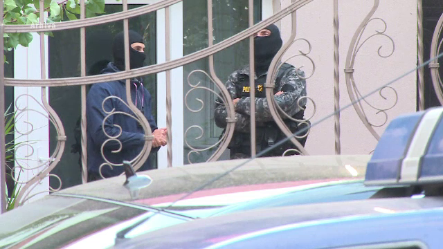 Perchezitii ale procurorilor DIICOT in Caras Severin. Prefectul judetului, dus deja la audieri intr-un caz de evaziune