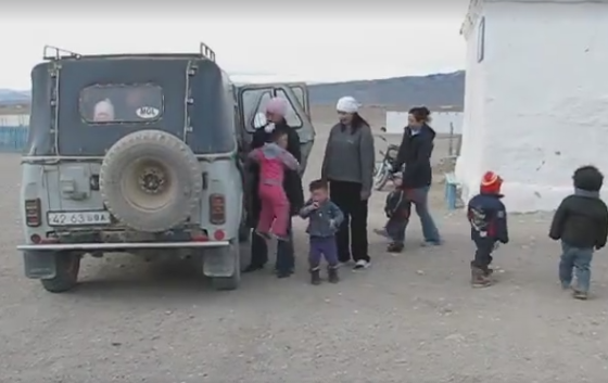 Masina de teren in care au incaput 35 de copii si 3 adulti. Imaginile care au adunat peste 2 milioane de vizualizari. VIDEO