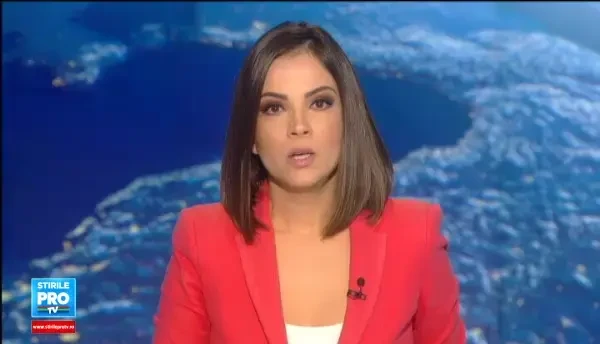 O tanara de 16 ani ar fi fost filmata in ipostaze intime de iubitul mamei sale. Ce i-a scris apoi barbatul pe Facebook