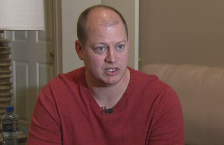 Barbat arestat dupa ce a fost acuzat ca i-a furat telefonul fiicei sale. Decizia luata de judecatorul de caz