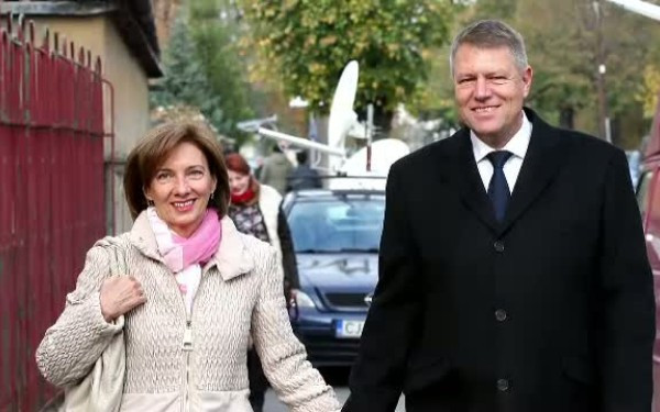Ancheta la Jandarmeria din Sibiu in cazul turistilor dusi la Politie pentru ca au fotografiat casa presedintelui Iohannis