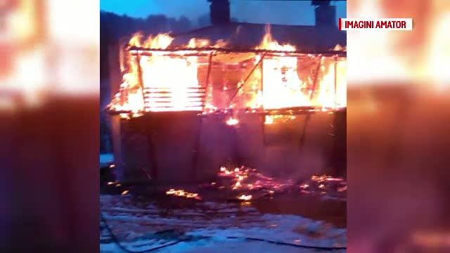 Cabana Ocolului Silvic Bistrita Nasaud, arsa complet intr-un incendiu. Povestea unei cladiri vechi de mai bine de 60 de ani