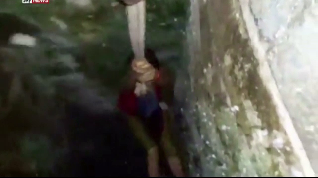 Spaima pe care a trait-o o turista, in India: a cazut intr-un put in timp ce incerca sa isi faca selfie. Cum a fost salvata