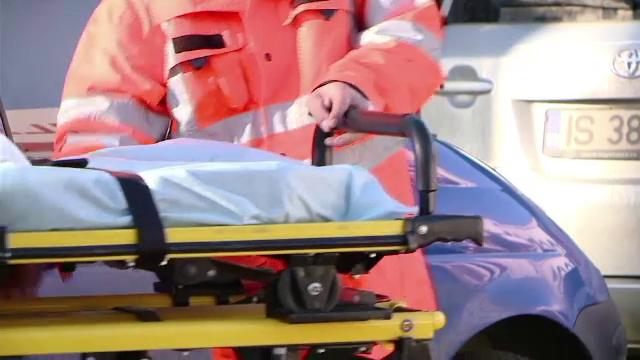 Doi suceveni au ajuns la spital, impuscati accidental de un paznic. Cum ii gasise cu cateva minute inainte de incident