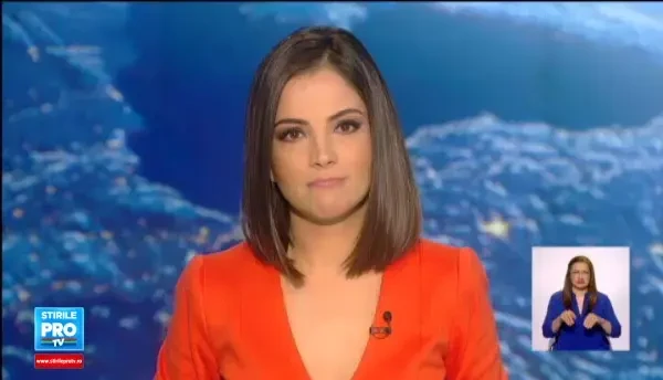 Armani, Valentino si Gaultier au incheiat Saptamana Modei de la Paris. Rochia cu cristale la care s-a lucrat 300 de ore