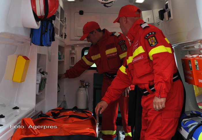 Grav accident de munca in Mehedinti. Un muncitor a murit si alti doi sunt raniti dupa ce un mal de pamant s-a surpat peste ei