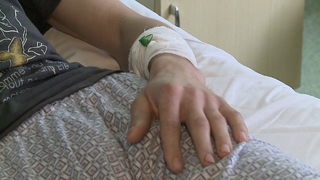 Atac violent intr-un supermarket din Arad. Un barbat a fost lovit puternic si lasat inconstient la podea de un necunoscut