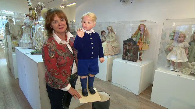 Printul George, "transformat" intr-o papusa de un artizan german. Cat costa creatia artistei in varianta de lux