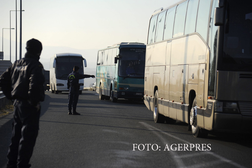 Politia greaca a arestat doi jihadisti care foloseau pasapoarte suedeze. Ce ascundeau in bagaje islamistii
