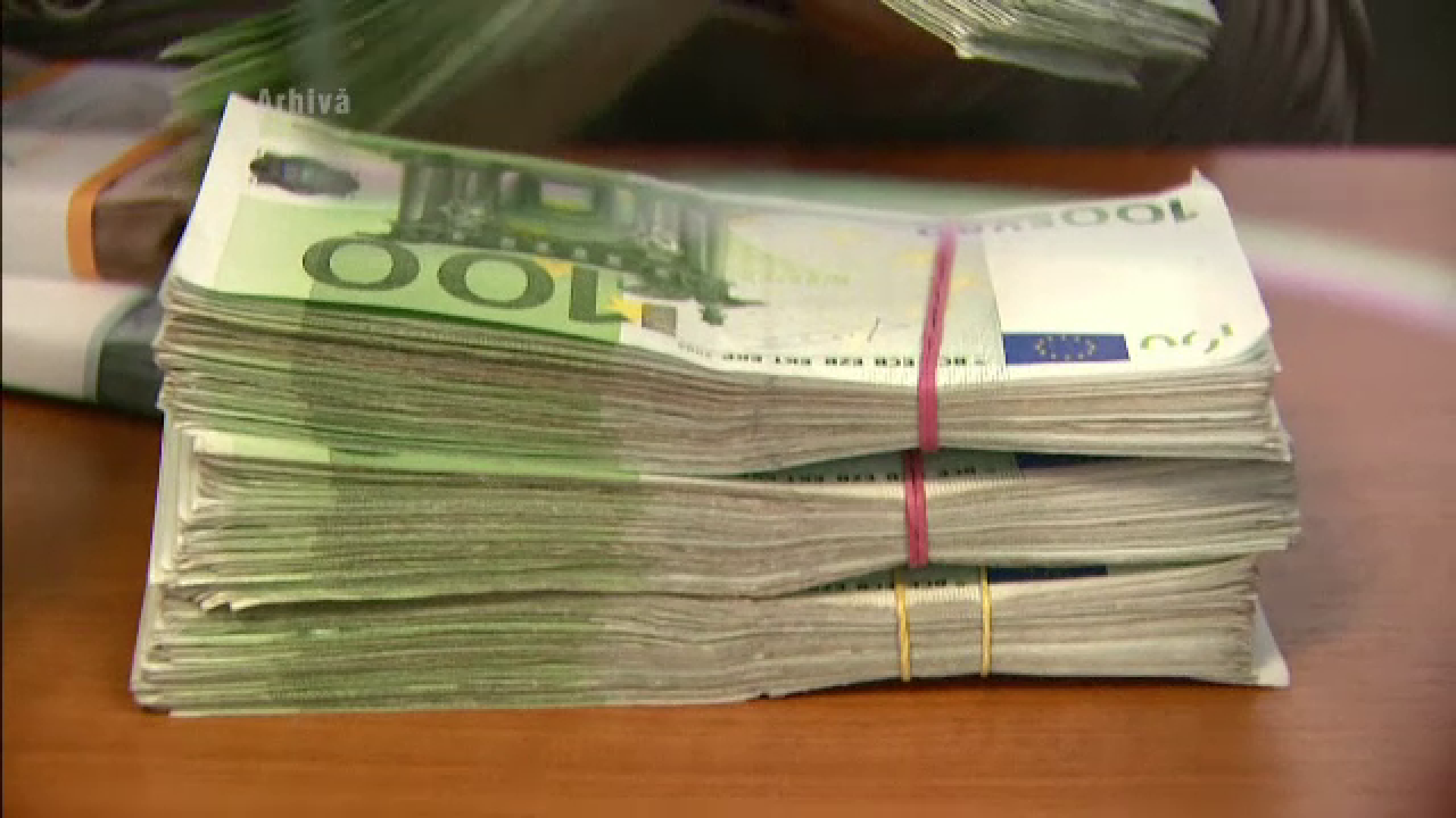 BNR anunta ca Romania a scapat de cea mai mare datorie la FMI si ca rezervele valutare au scazut fata de anul trecut