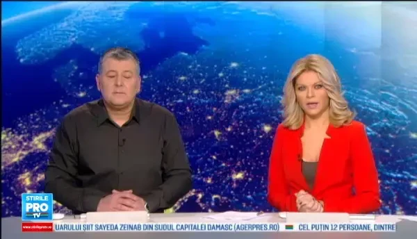 O depasire periculoasa a bagat patru oameni in spital. Impactul a fost atat de puternic incat doua masini au ajuns in sant