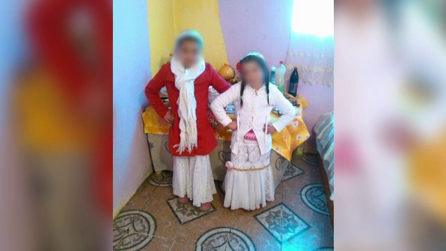 Baticul purtat de tinerele tiganci a iscat un scandal la Galati. Liderii rromilor vor sa-l dea in judecata pe Daniel Cioaba