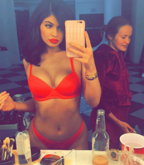 Ipostaza indrazneata in care s-a pozat o vedeta cunoscuta, la doar 18 ani. Imaginea a primit 1 milion de like-uri