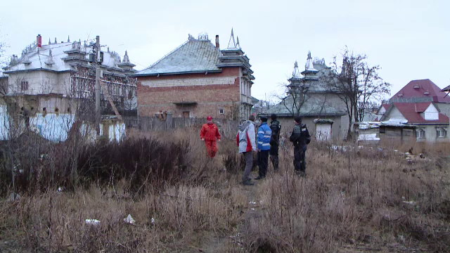 Rromii care si-au vazut palatele debransate de la curent s-au luat la cearta cu fortele de ordine: "Suntem oameni nevoiasi"